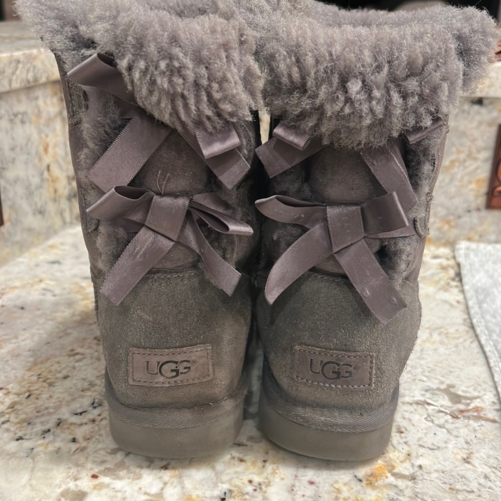 UGGs double bowtie gray
